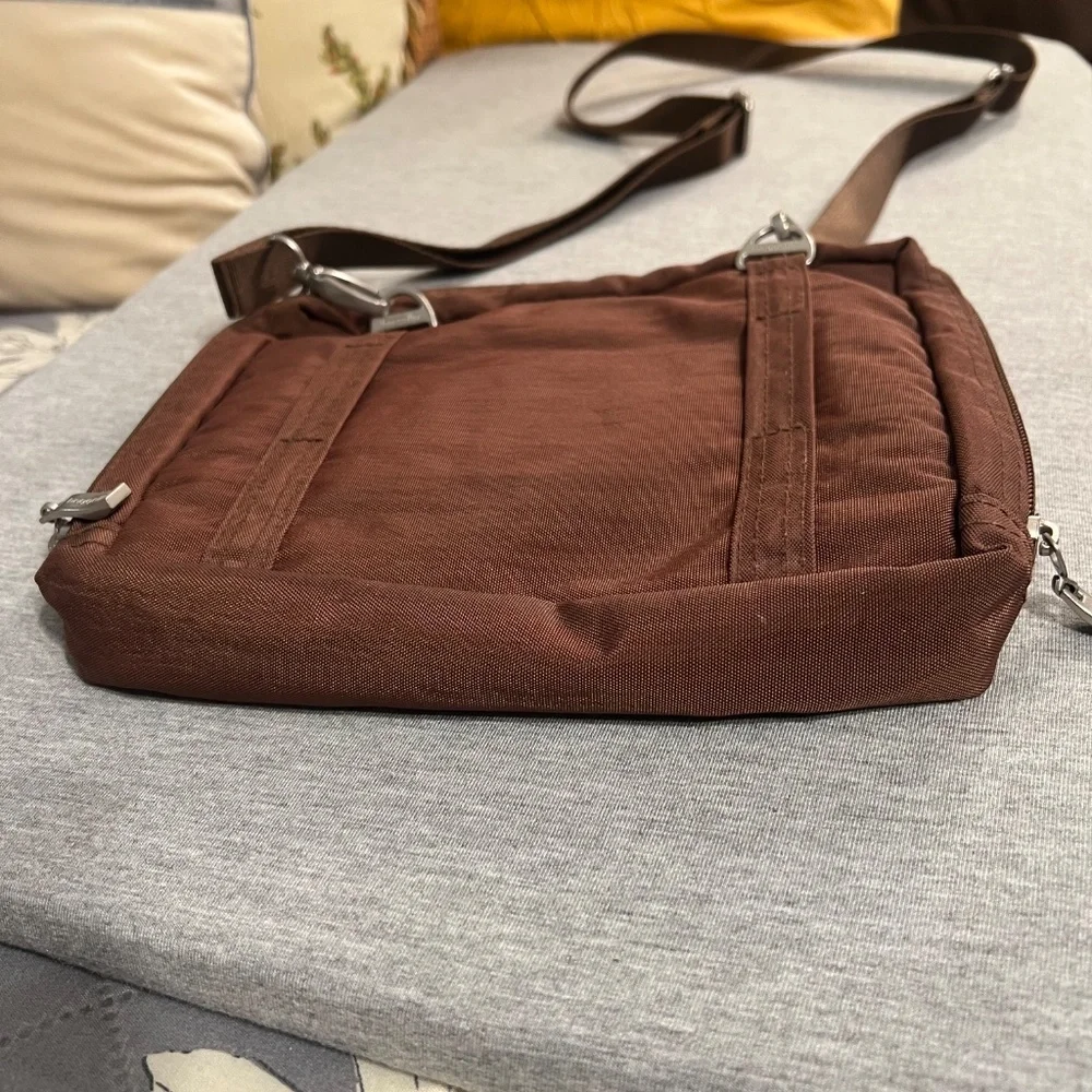 Baggallini Crossbody Bag - Picture 3 of 15